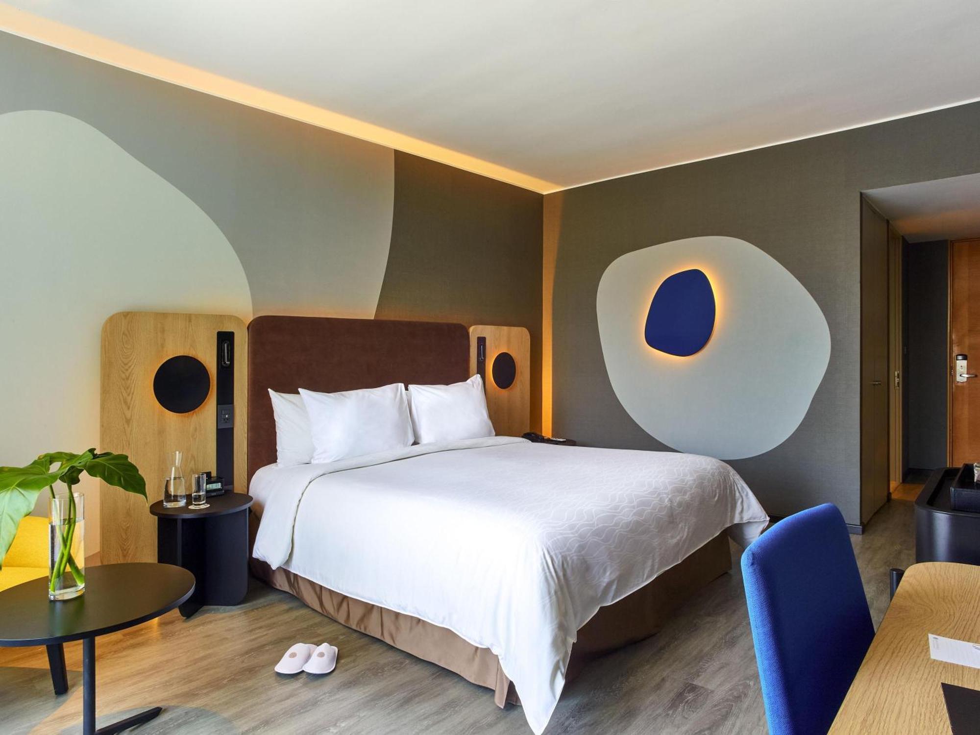 Deluxe king bed room,1710604866:JPEG