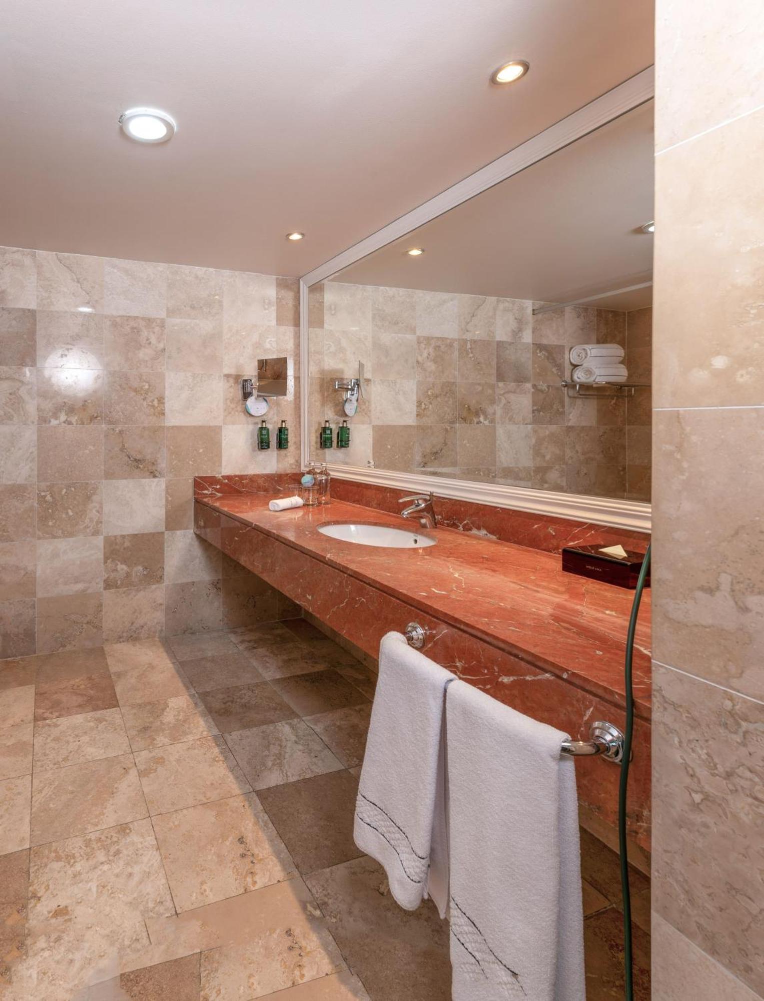 Accessible Room,1774452379:JPEG