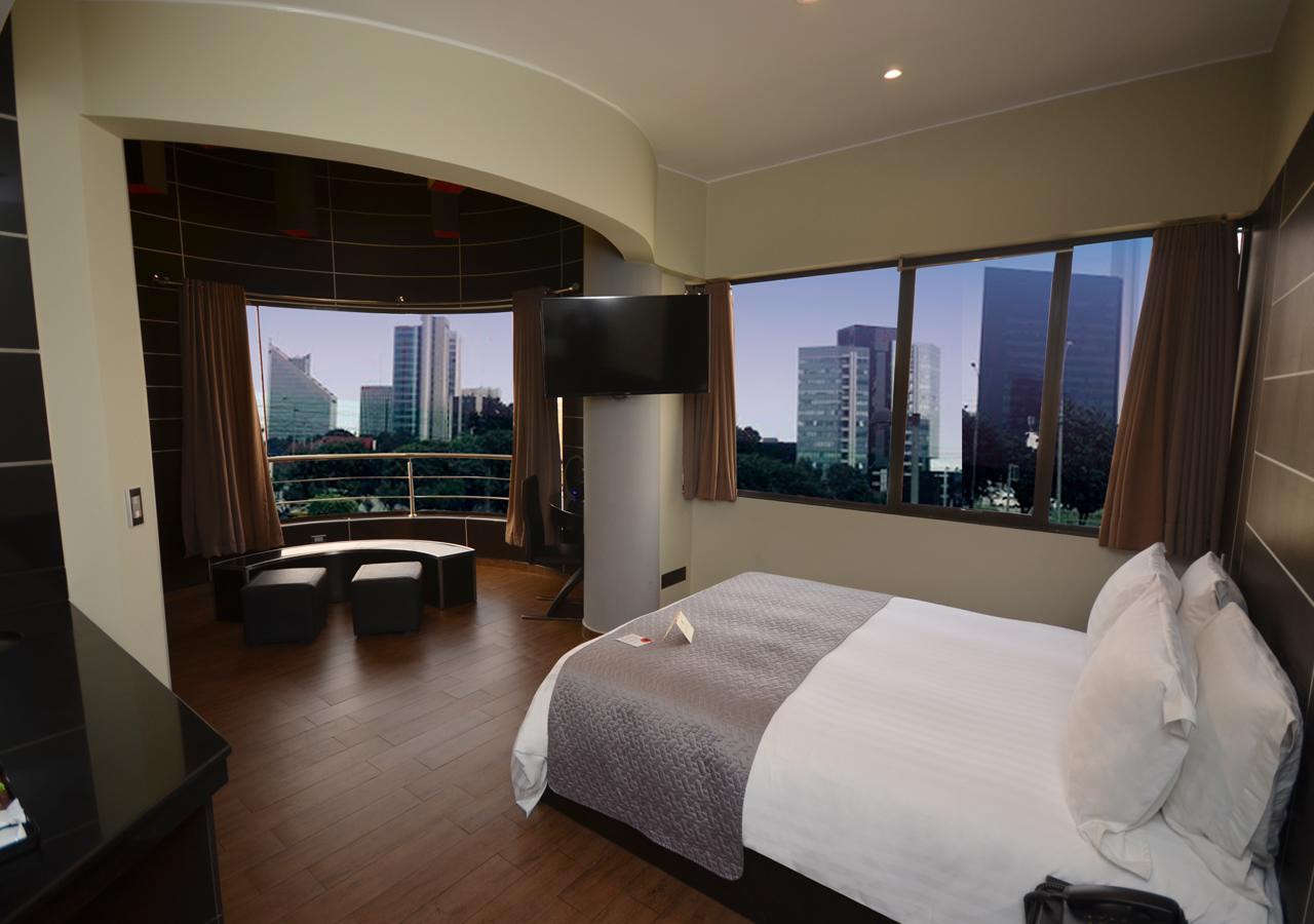Executive Suite,758767819:JPEG